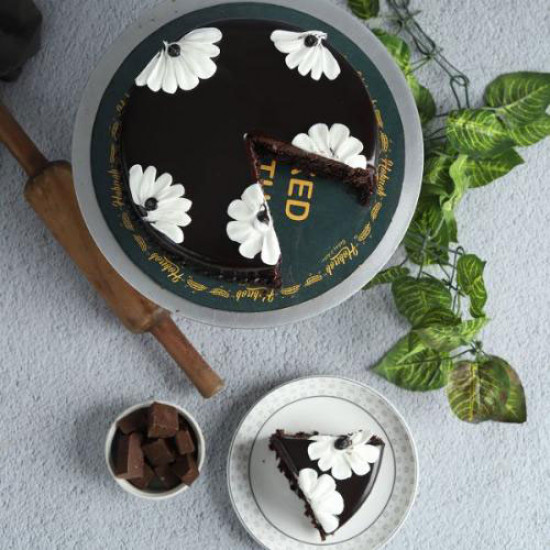 Hobnob Bakery Double Chocolate Fudge Cake - 2Lbs