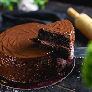 2.5lbs Ferrero Classic Cake from Delizia 2.5lbs Ferrero Classic Cake from Delizia