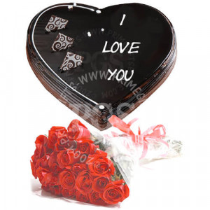 Heart Shape Cake with Red Roses Heart Shape Cake with Red Roses