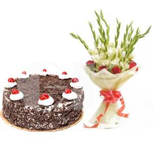 2Lbs PC Hotel Cake with Flowers Medium Bouquet 2Lbs PC Hotel Cake with Flowers Medium Bouquet